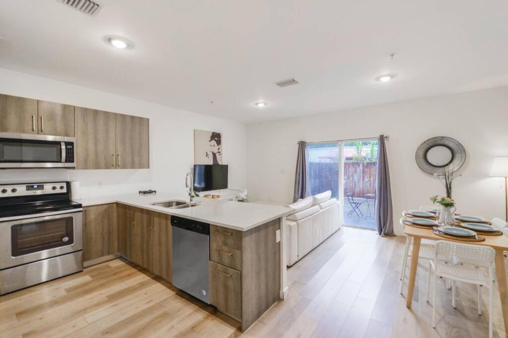 Fantastic Townhouse 15Minutes From The Beach Miami Bagian luar foto