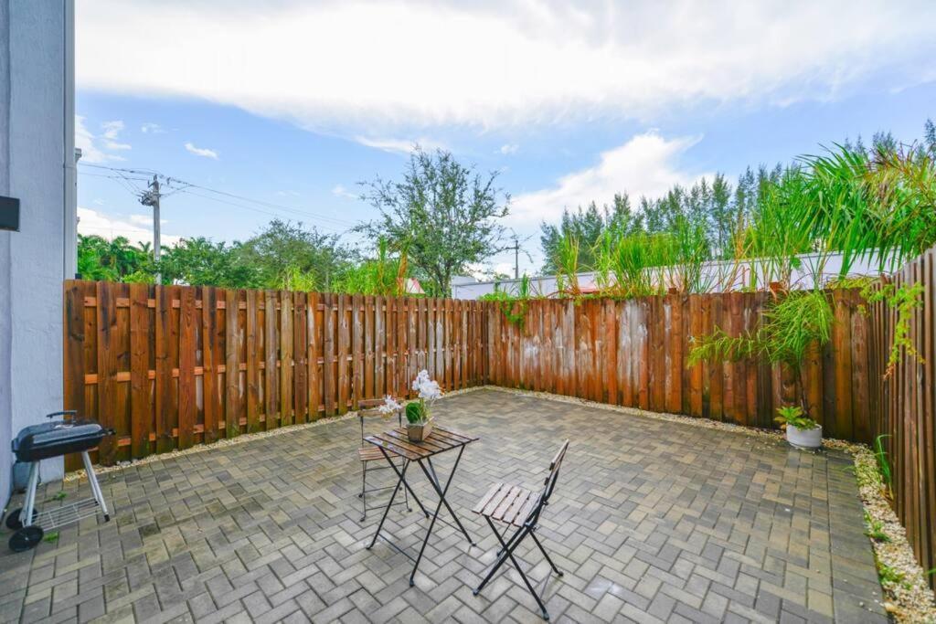 Fantastic Townhouse 15Minutes From The Beach Miami Bagian luar foto